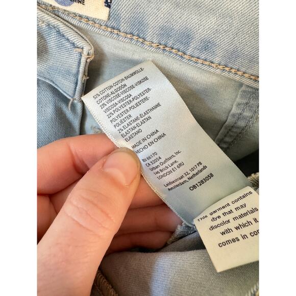 FREE PEOPLE NWT Light Wash High Rise Youthquake Cropped Flare Jeans Size 30 - Picture 8 of 9